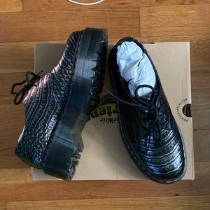 Platform metallic croc print Dr Martens